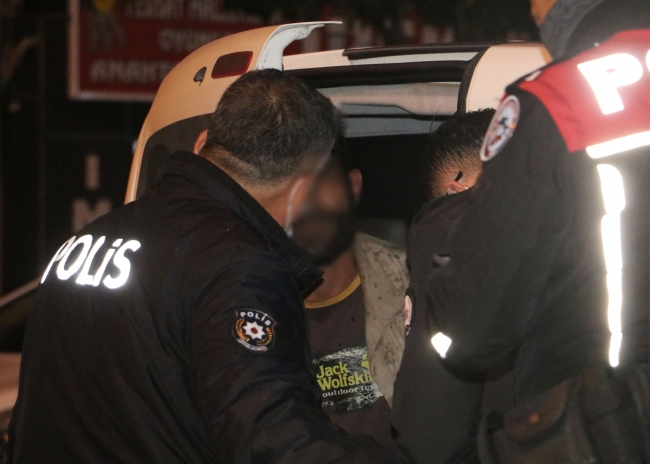 Eski kız arkadaşının evlendiğini öğrenince, otomobillerin camını kırdı