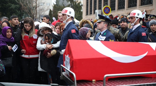 Isparta'da uçak kazasında şehit olan 3 asker memleketlerinde son yolculuklarına uğurlandı