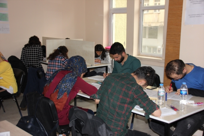 Hakkari'de gençler geleceğe belediyenin kurslarında hazırlanıyor