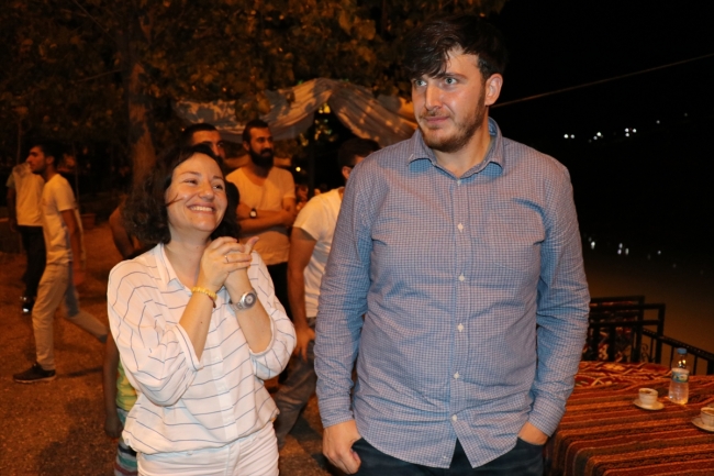 Tarihi köprüde sürpriz evlilik teklifi