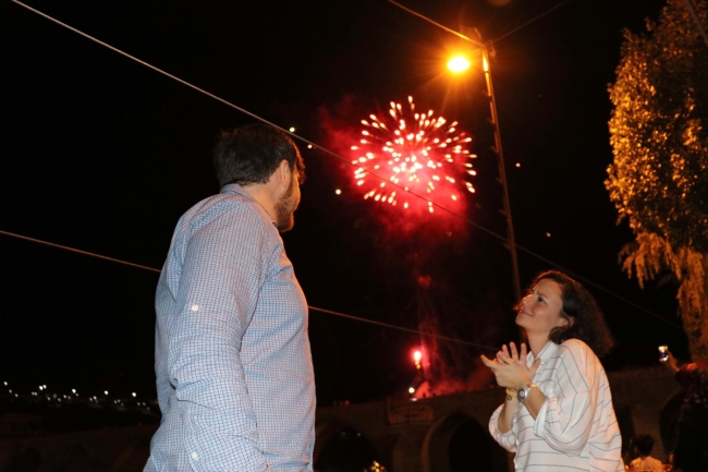 Tarihi köprüde sürpriz evlilik teklifi