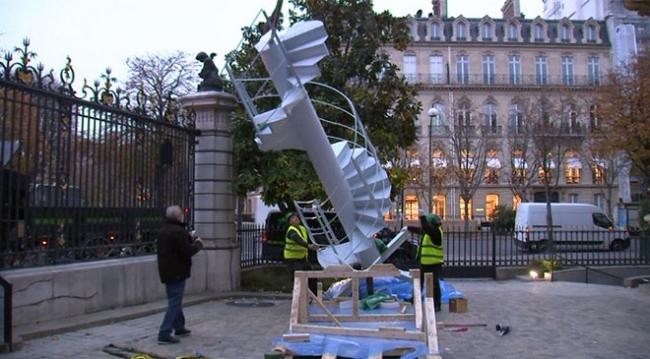 Eyfel Kulesi'ndeki orijinal merdivenin bir kısmı satıldı