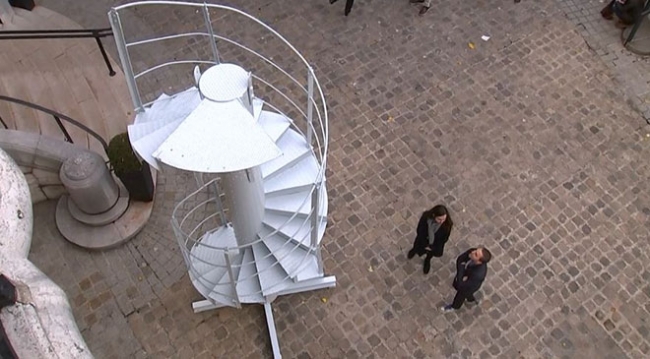 Eyfel Kulesi'ndeki orijinal merdivenin bir kısmı satıldı