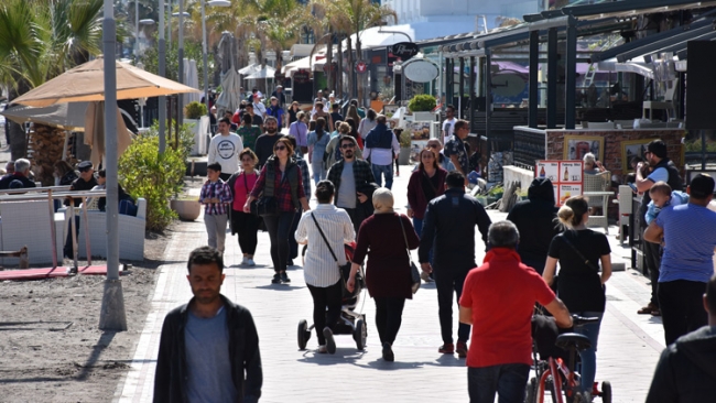 Muğla'da oylarını kullananlar sahilleri doldurdu