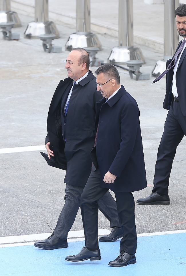 Cumhurbaşkanı Yardımcısı Oktay terör mağdurunun ailesini Yeni Zelanda'ya götürdü