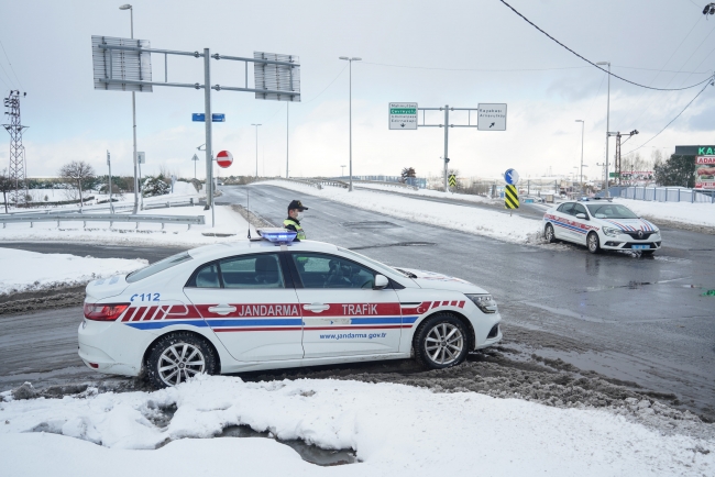 Jandarmadan kış lastiği ve koronavirüs denetimi