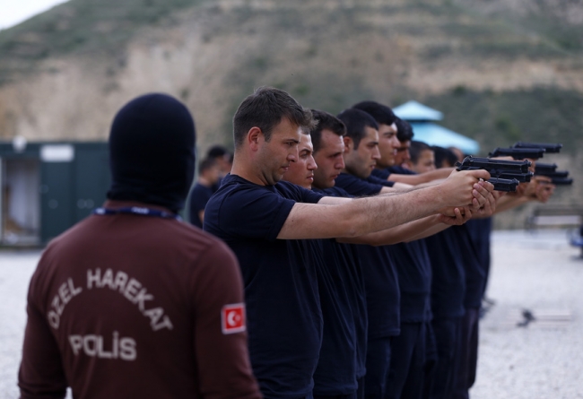 Bin bekçi adayı "özel harekat" eğitimi alıyor