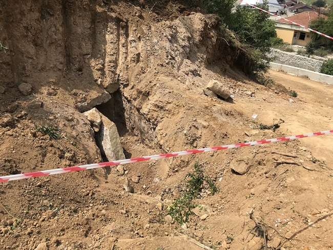 Karabük'te bin 800 yıllık taş sandık mezar bulundu