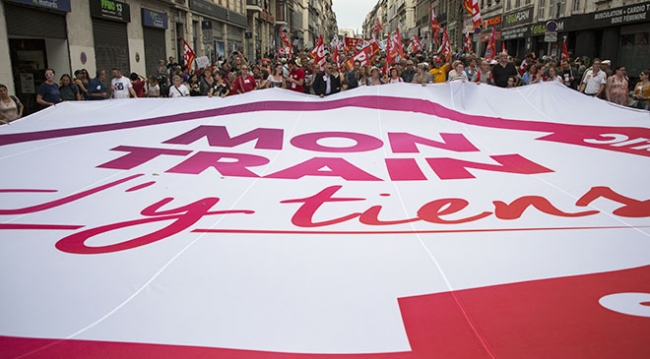 Fransa'da demiryolu çalışanları yine iş bıraktı