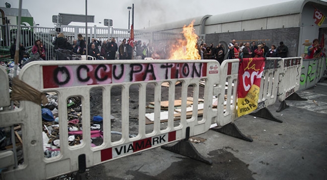 Fransa'da hükümete karşı güç birliği