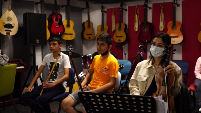 Bu kütüphanede kitap değil enstrüman var