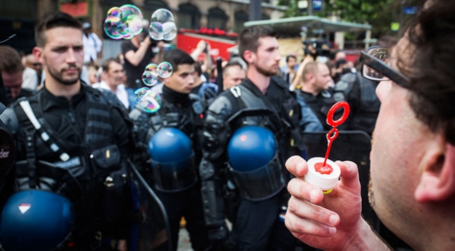 Fransa'da hükümete karşı güç birliği