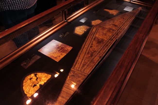 Tutankhamun'un daha önce görülmemiş altın koleksiyonu