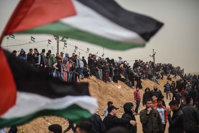 Gazze sınırında 83 Filistinli yaralandı
