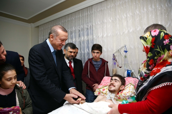 Cumhurbaşkanı Recep Tayyip Erdoğan kas hastası Abdullah Samet Demir'in cenazesine katıldı