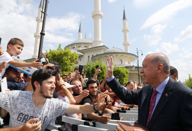 Cumhurbaşkanı Erdoğan vatandaşlarla sohbet etti