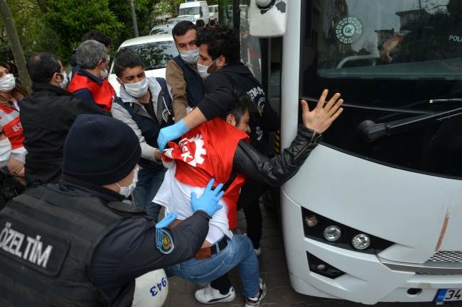 Uyarılara rağmen Taksim'e yürümek isteyen 15 kişi gözaltına alındı