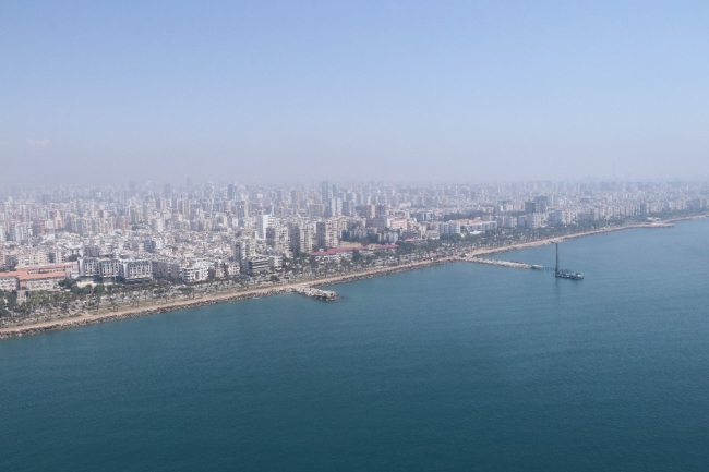 Akdeniz'i kirleten gemiler havadan denetleniyor