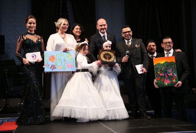 İçişleri Bakanı Soylu'nun kelebek hastaları için yaptığı resim 500 bin liraya satıldı