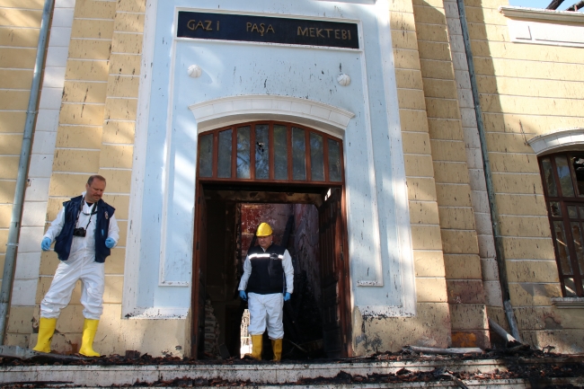 Denizli'deki tarihi okulda çıkan yangınla ilgili "sabotaj" şüphesi