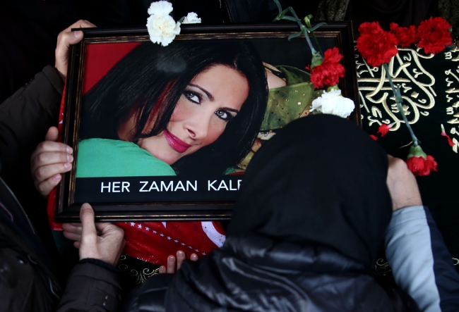 Türk halk müziğinin zarif sanatçısı Nuray Hafiftaş