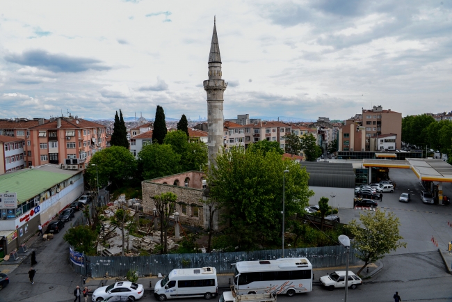 Defineciler 500 yıllık camiyi talan etti