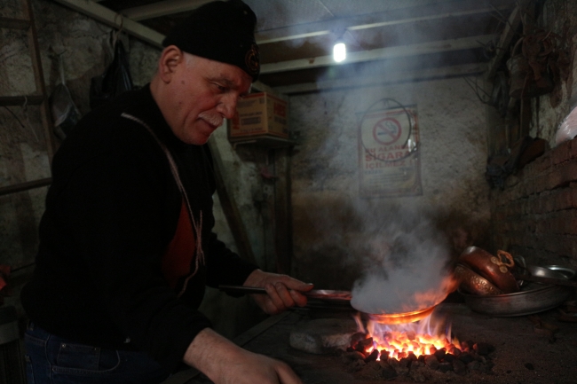45 yıllık bakır ustasının tek isteği mesleğini yaşatmak