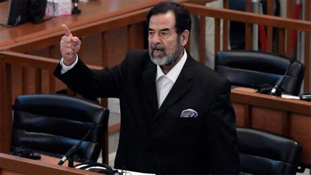 Iraklı şair, Saddam Hüseyin'i övdüğü için gözaltına alındı