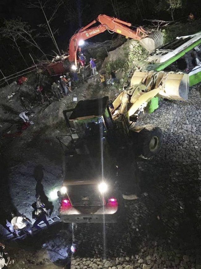 Filipinler'de trafik kazası: 19 ölü, 21 yaralı