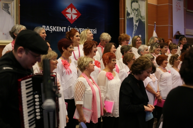 Kanseri müzikle yenen kadınların öyküsü