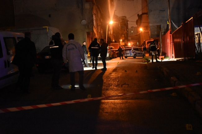 Bağcılar'da otoparkta silahlı çatışma: 1 ölü, 3 yaralı
