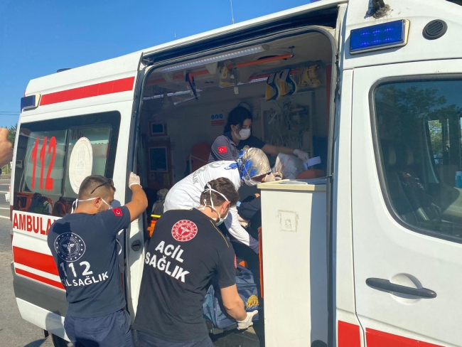 Halk otobüsü Kurtköy Gişeleri'ne çarptı: 24 yaralı