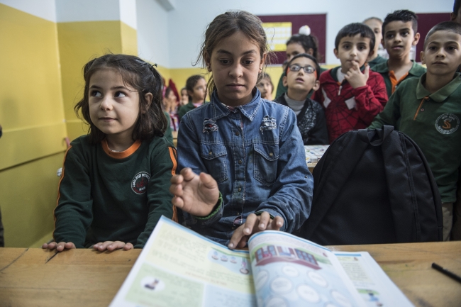 Suriyeli küçük Halime okullu oldu