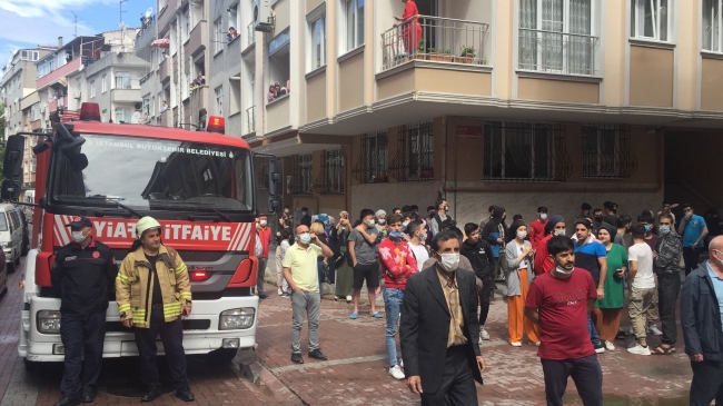 Zeytinburnu'nda boşaltılan bina çöktü