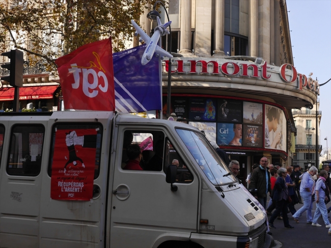 Fransa’da emekliler sokaklara döküldü