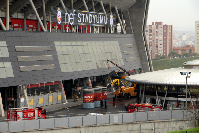Galatasaray'ın stadyumunda vinç devrildi