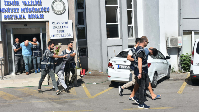 Deprem hasarlı araçla dolandırıcılığı polis önledi