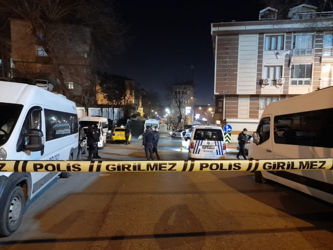 İstanbul'da silahlı 3 kişi taksiden inip kaçtı