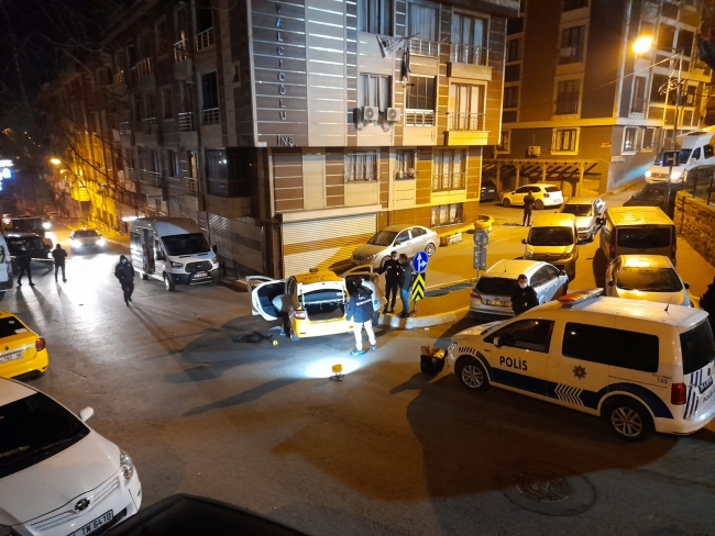 İstanbul'da silahlı 3 kişi taksiden inip kaçtı