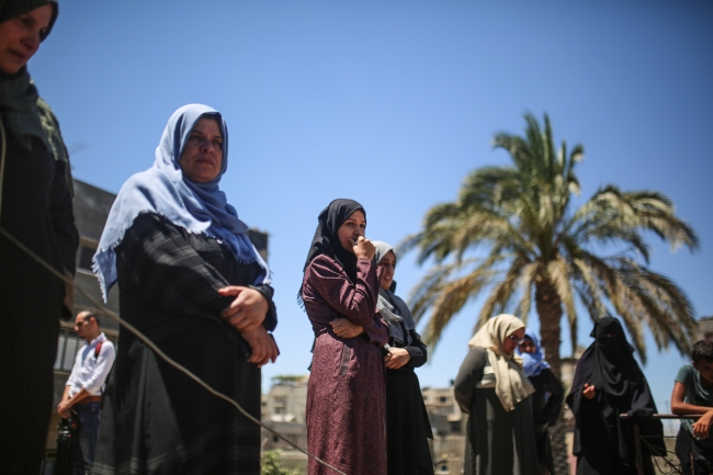 Gazze şehitlerini uğurladı