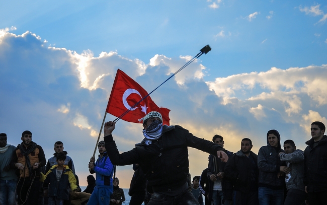 İsrail 14 Filistinliyi yaraladı