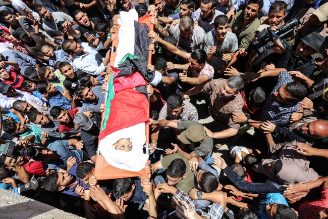 Gazze şehitlerini uğurladı