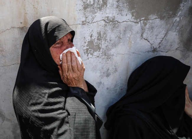 Gazze şehitlerini uğurladı