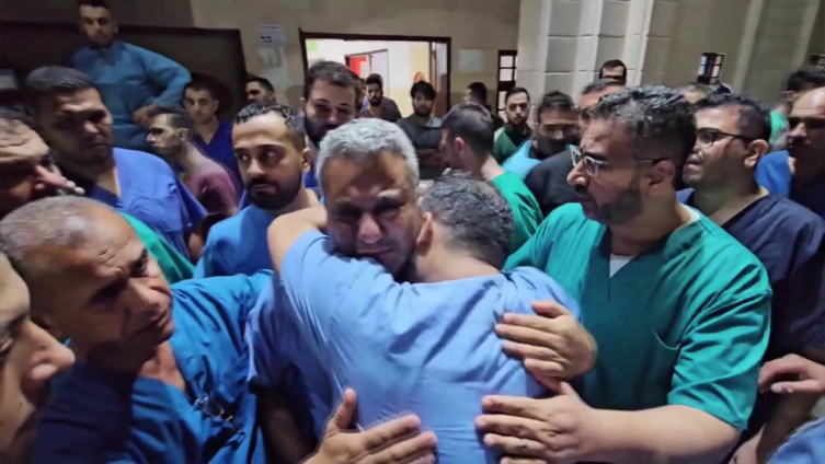 Gazzeli doktor, ailesini kaybettiğini telefonda öğrendi