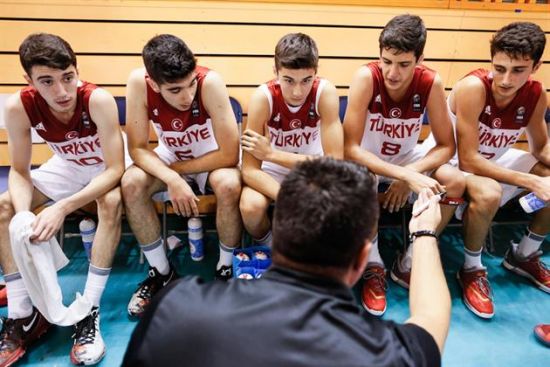 Türkiye ev sahibi Polonya'yı 73-49 yendi