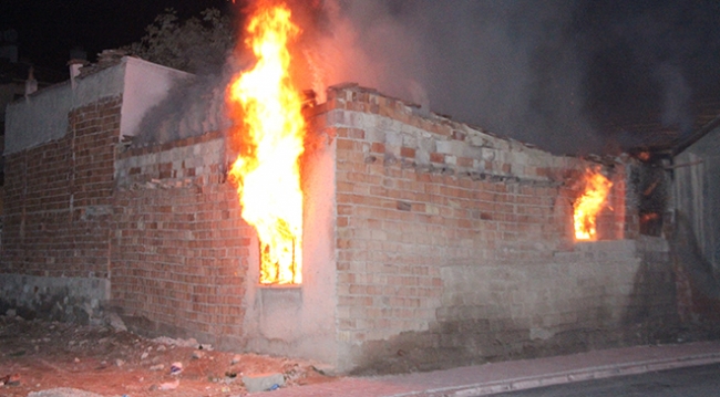 Kullanılmayan ev 2 haftada ikinci kez yandı