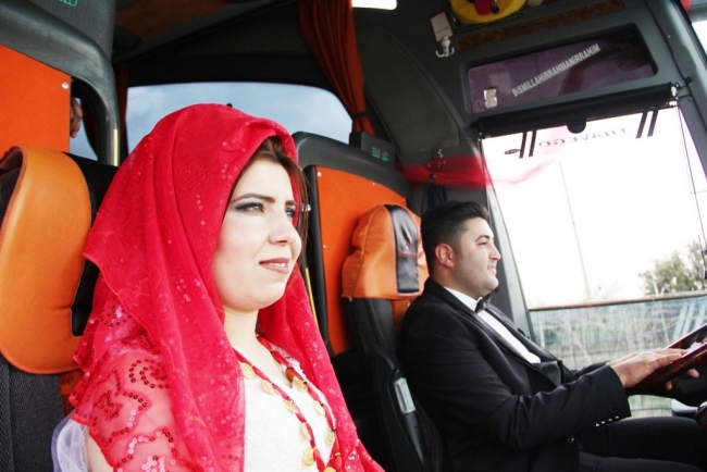 Yolcu otobüsü gelin arabası oldu