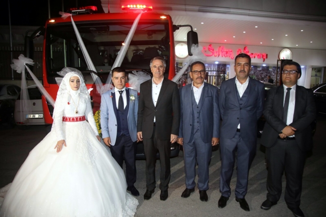 İtfaiye aracı "gelin arabası" oldu