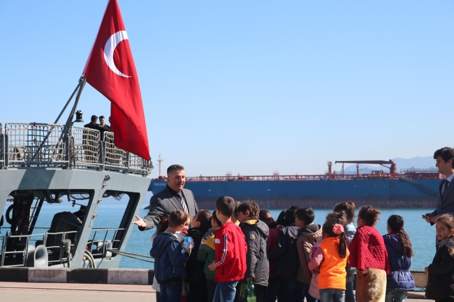 Türk savaş gemileri, Batum'da ziyaretçilerini ağırlıyor