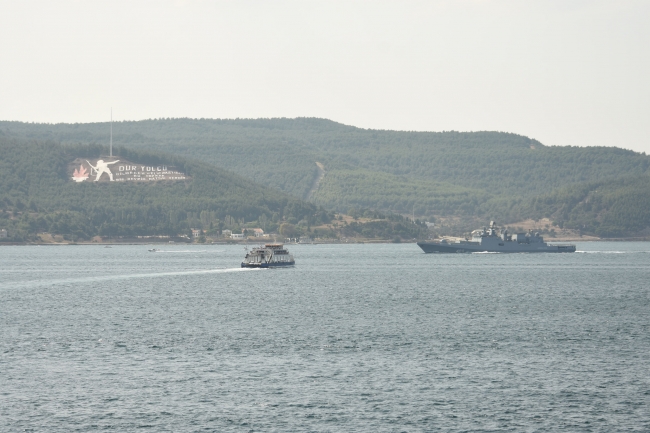 Rus askeri gemileri Çanakkale Boğazı'ndan geçti